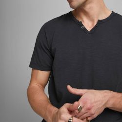 Tee shirt jwhben split neck noir 12222324 4080 Homme JACK & JONES Tee shirt jwhben split neck noir 12222324 4080 Homme JACK & JONES