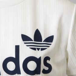 Tee shirt blanc casse graphic bf tee jc7700 Femme ADIDAS